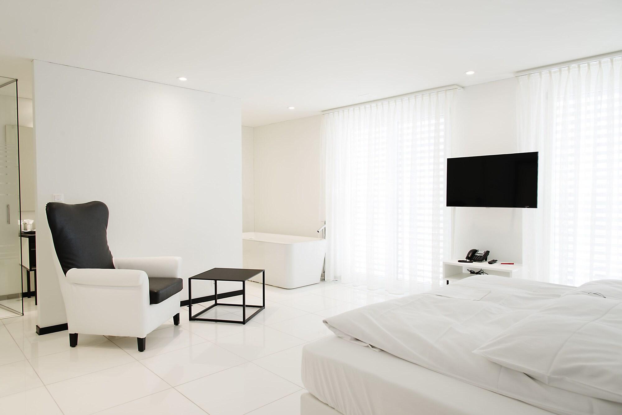 Residence Thessoni Home Zurich -Self Checkin -No Restaurants-Short&Longstay Regensdorf Exterior photo