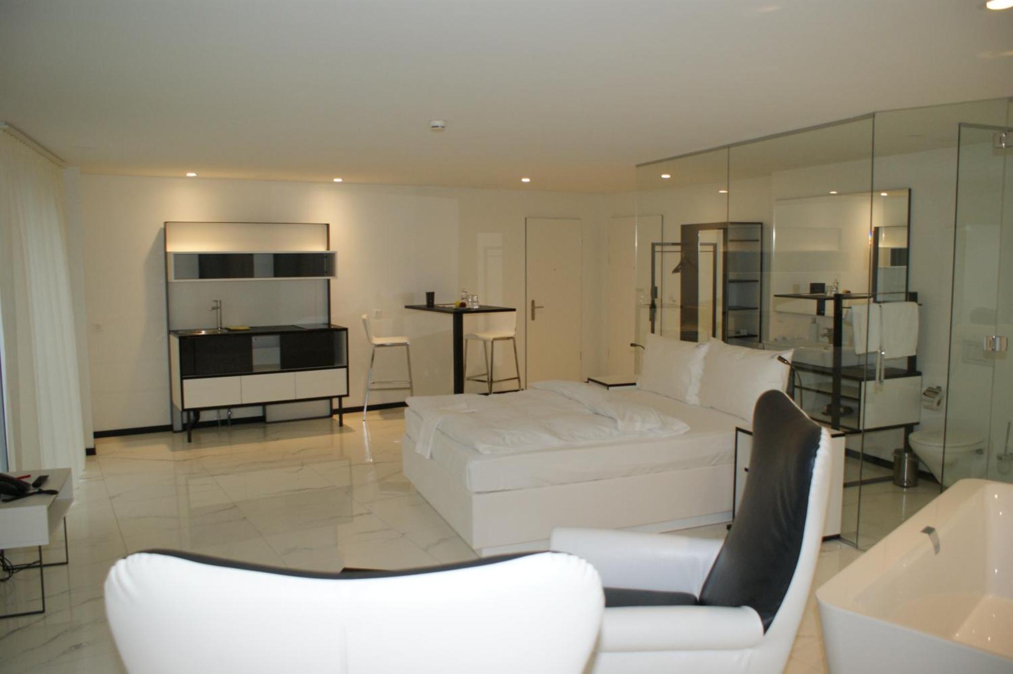 Residence Thessoni Home Zurich -Self Checkin -No Restaurants-Short&Longstay Regensdorf Room photo